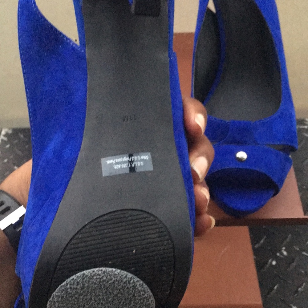 GUESS Blue Heels - Picture 3 of 3